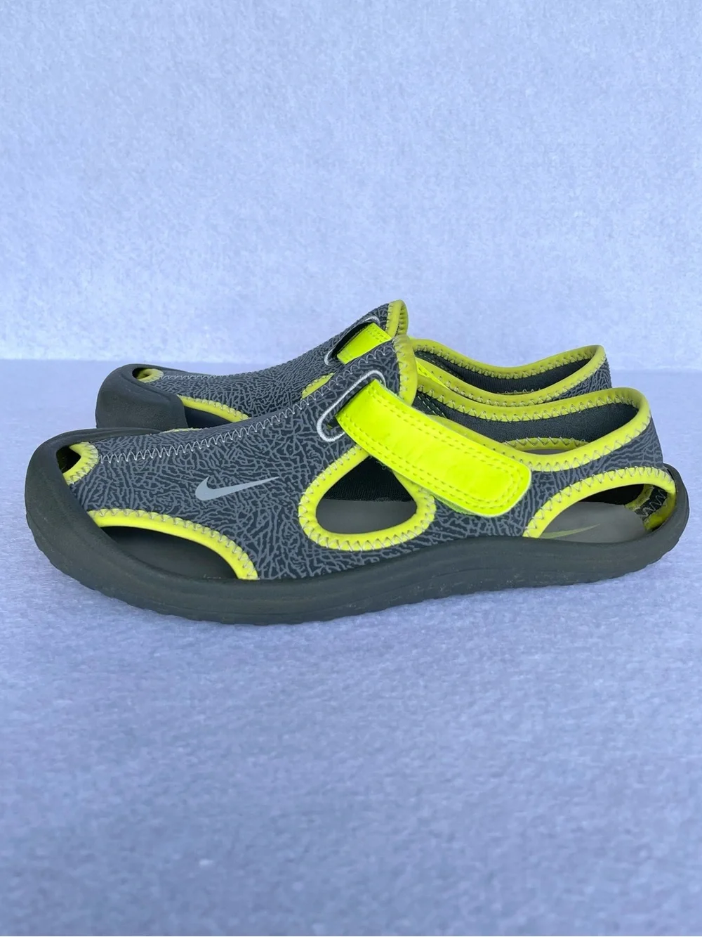 Nike Kids Sunray Protect “Volt Neon Gray Open-Toe Water Casual Sandals size 2